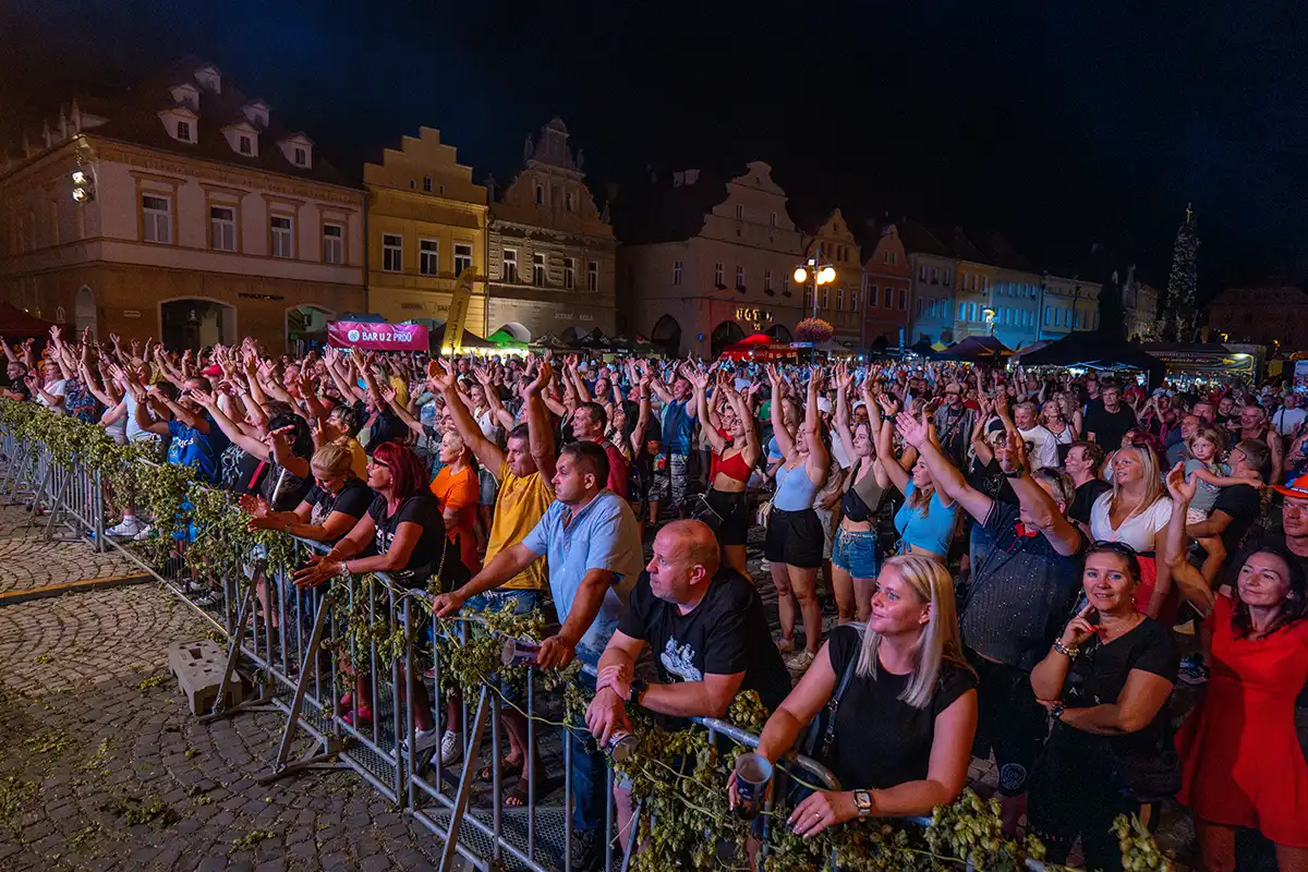 10 albumov v CZ/SK a 2 v HU